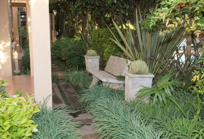 Majatalo Del Roza Guest House