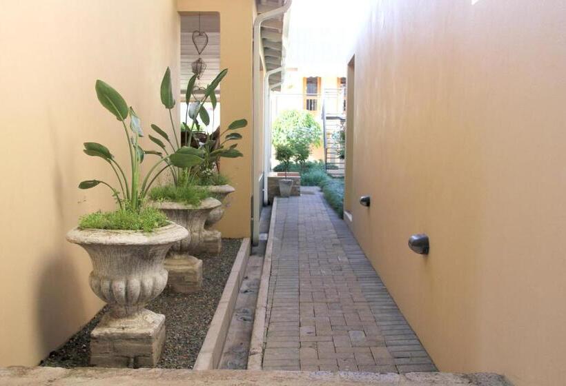 膳宿费 Del Roza Guest House