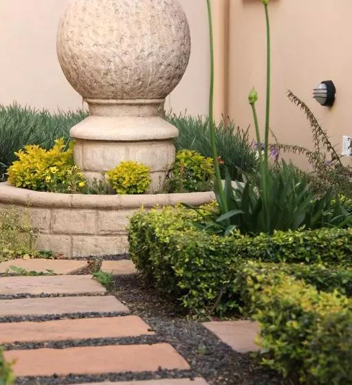 Majatalo Del Roza Guest House