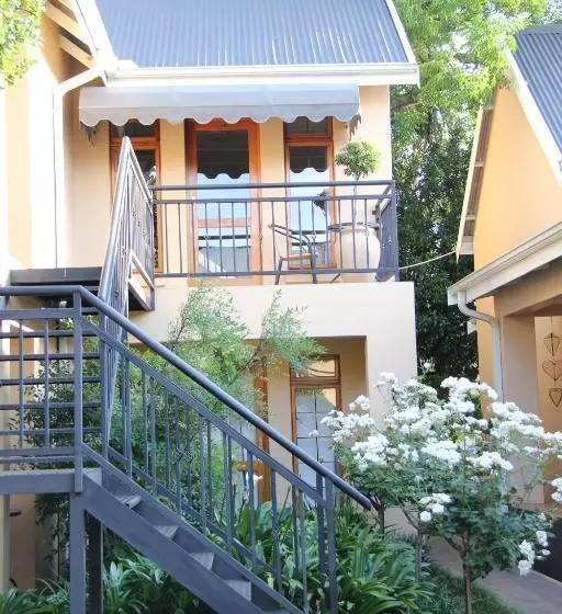 Majatalo Del Roza Guest House