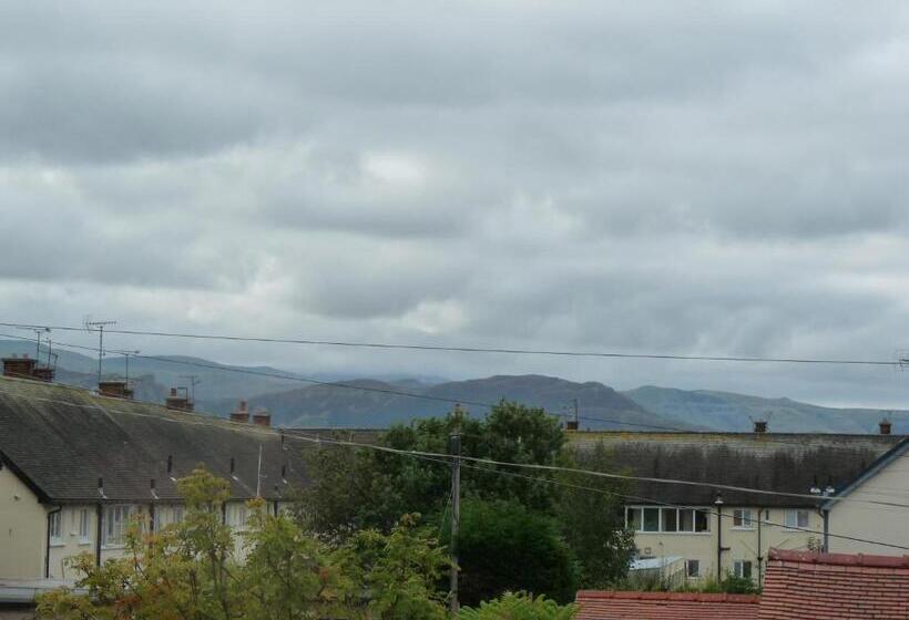 膳宿费 The Cliffbury