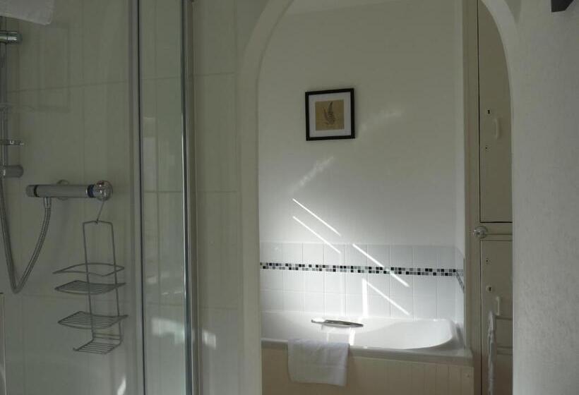 膳宿费 The Cliffbury