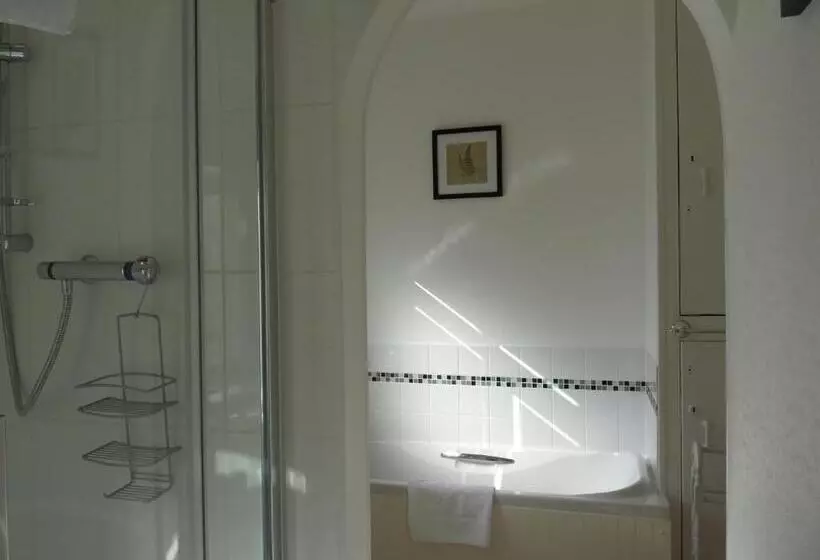 پانسیون The Cliffbury