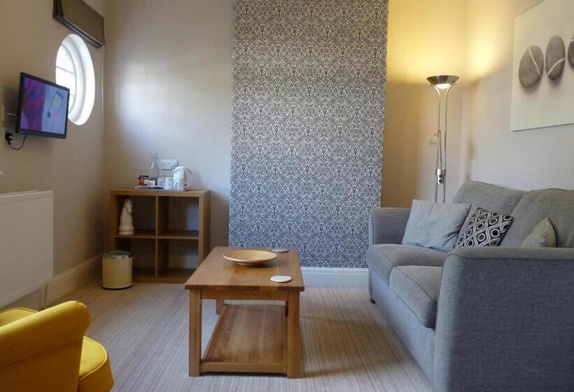 膳宿费 The Cliffbury