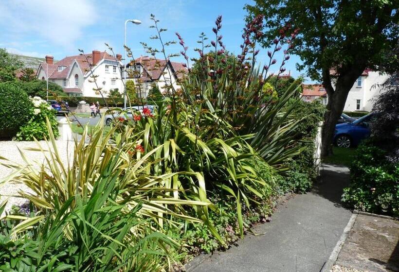 膳宿费 The Cliffbury