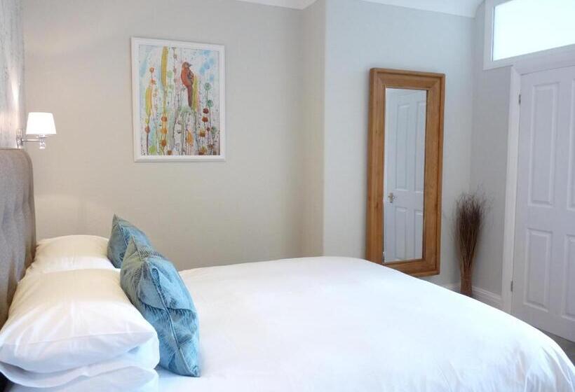 膳宿费 The Cliffbury