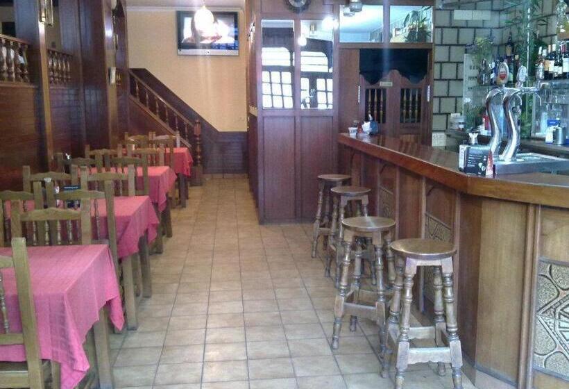 بنسيون Hostal Pumar