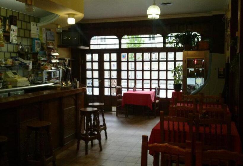 بنسيون Hostal Pumar