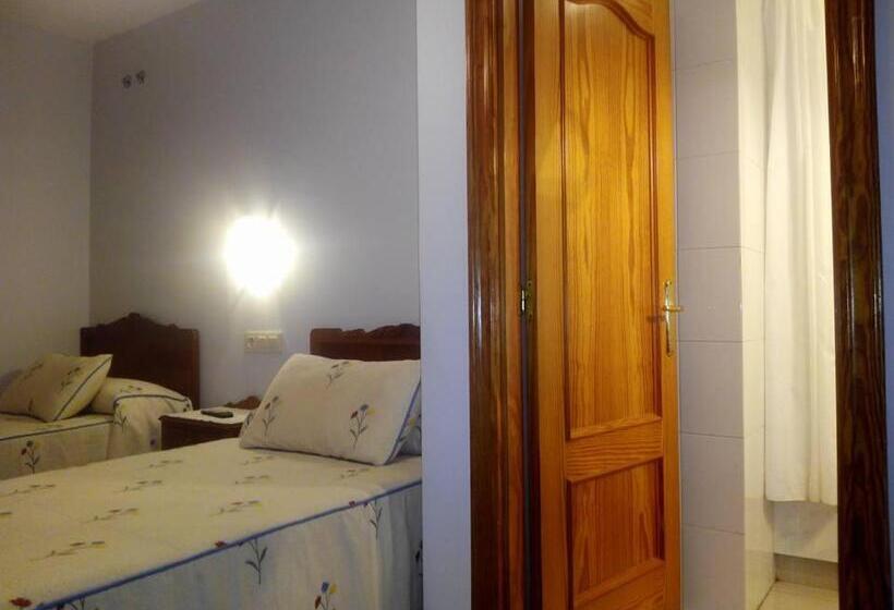 بنسيون Hostal Pumar