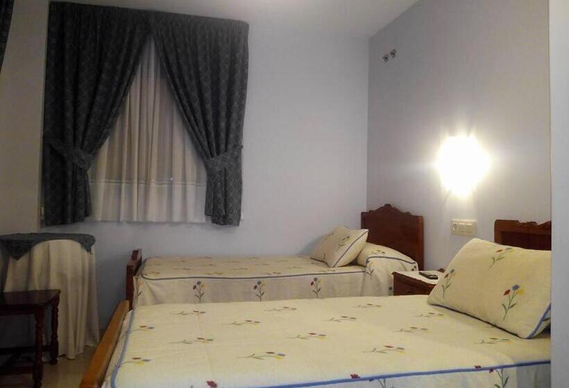 بنسيون Hostal Pumar