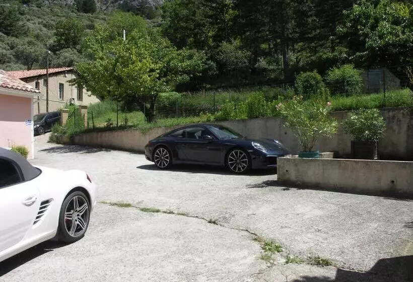 Hotelli Hôtel La Bonne Auberge