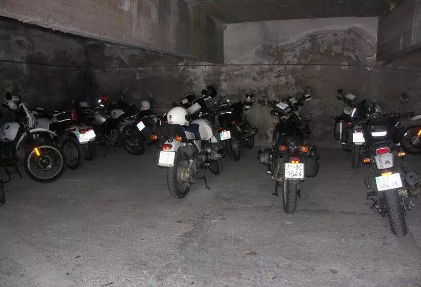 Hotelli Hôtel La Bonne Auberge