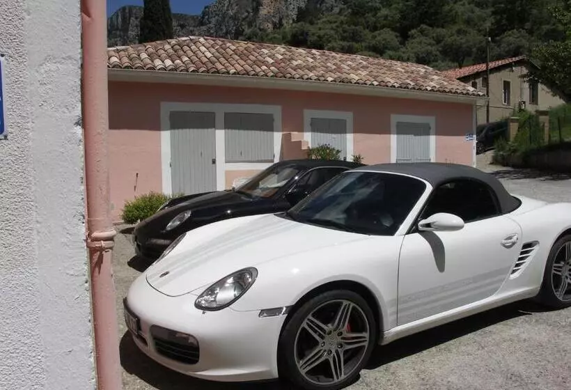 Hotelli Hôtel La Bonne Auberge