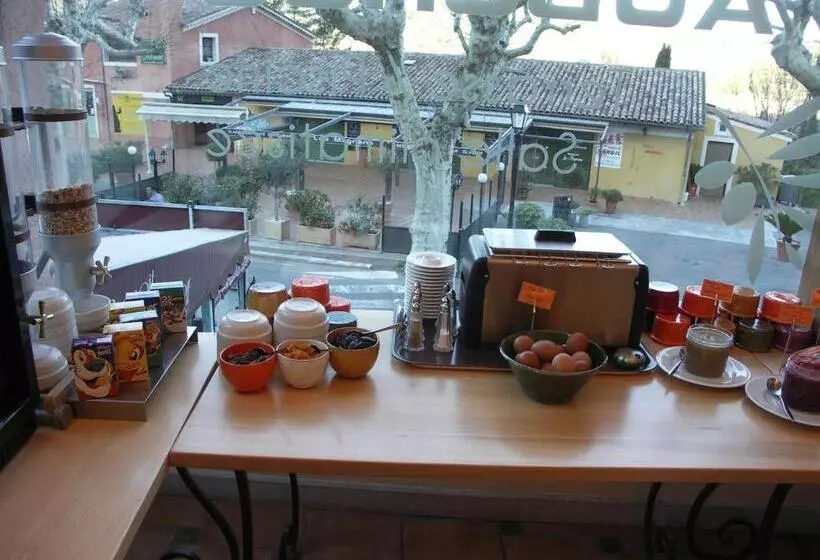 Hotelli Hôtel La Bonne Auberge