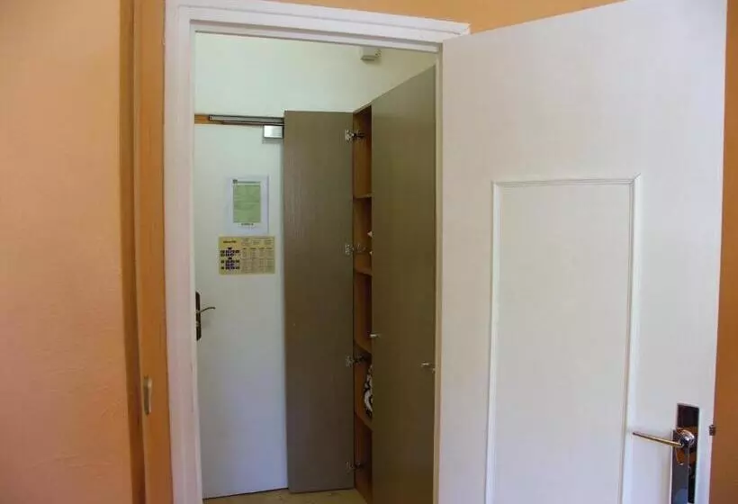 Hotelli Hôtel La Bonne Auberge