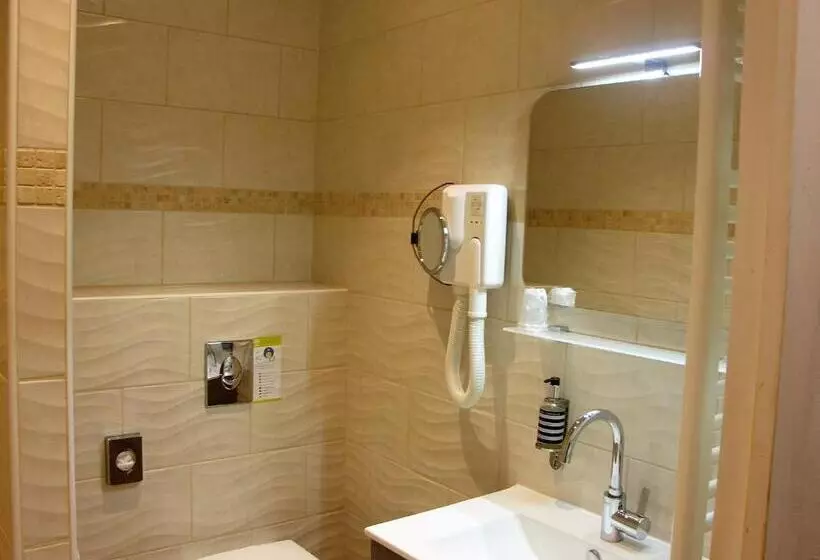 Hotelli Hôtel La Bonne Auberge