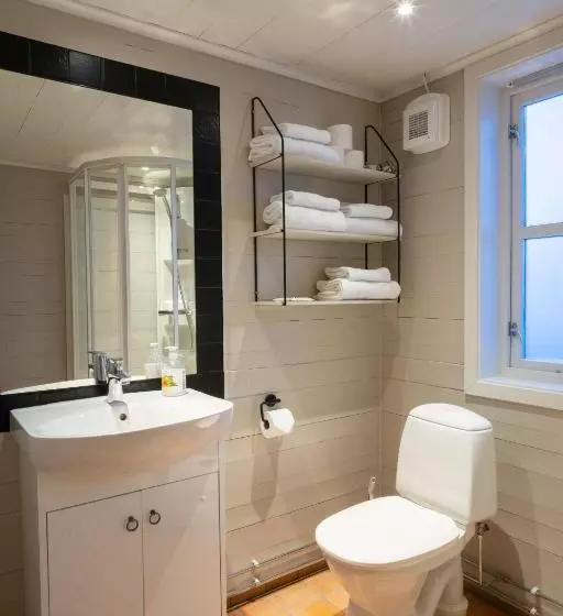 Nyvågar Rorbuhotell   By Classic Norway Hotels