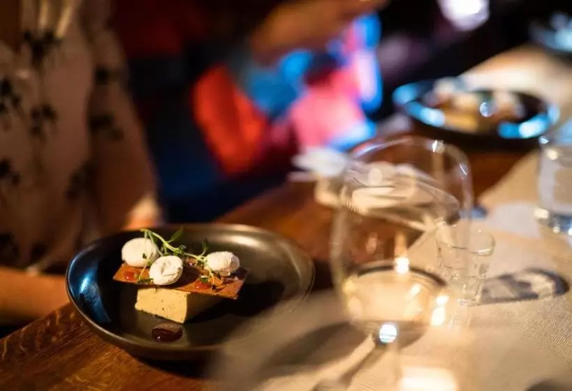 Nyvågar Rorbuhotell   By Classic Norway Hotels