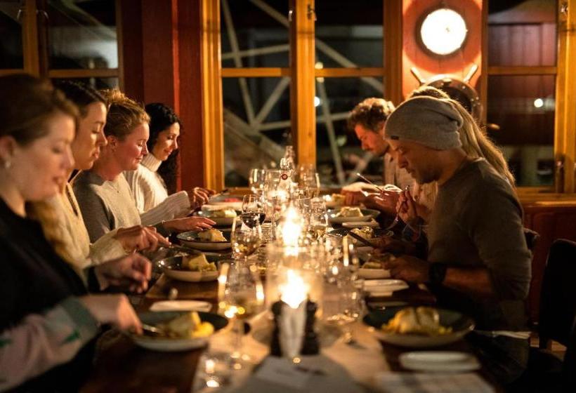 Nyvågar Rorbuhotell   By Classic Norway Hotels