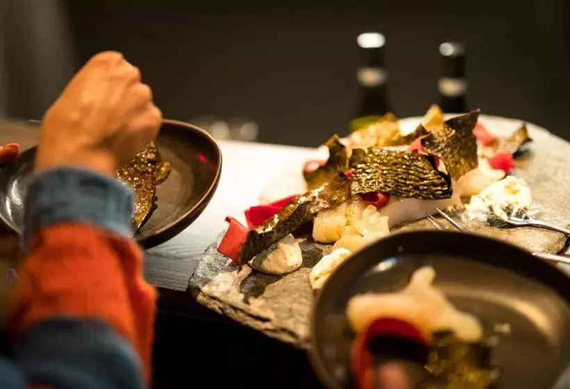 Nyvågar Rorbuhotell   By Classic Norway Hotels