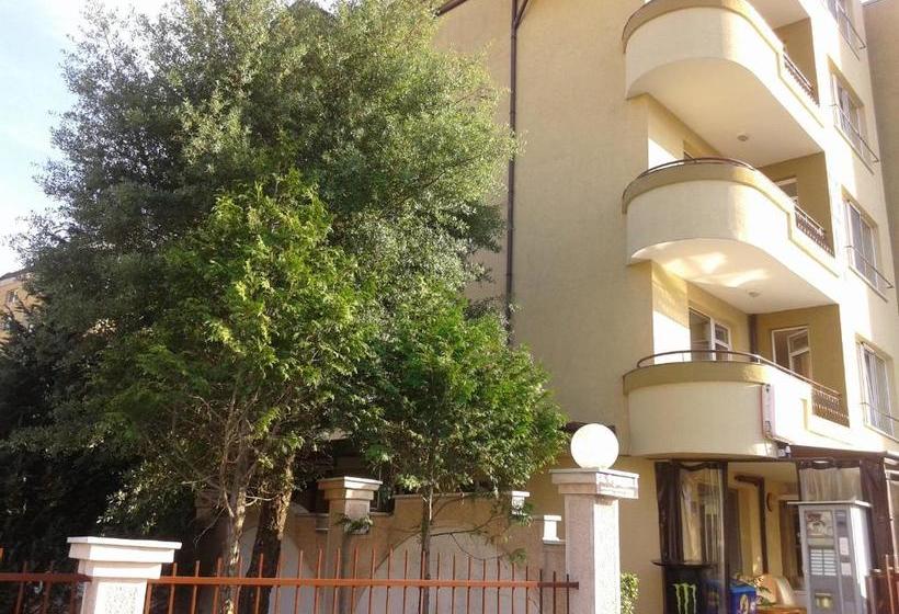 ペンション Guest House Yug