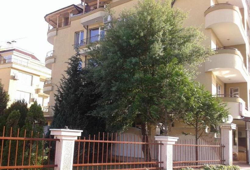 ペンション Guest House Yug