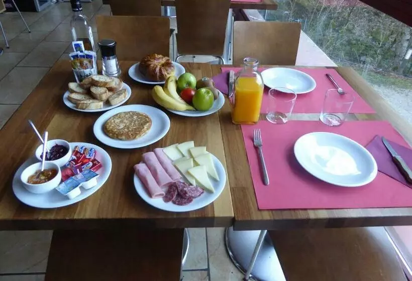 پانسیون Hostal Rural Arrobi Borda