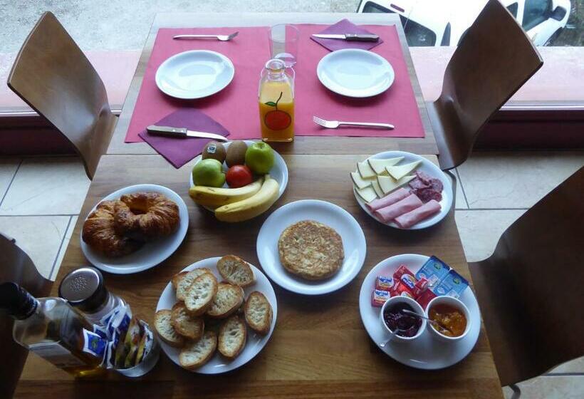 بنسيون Hostal Rural Arrobi Borda