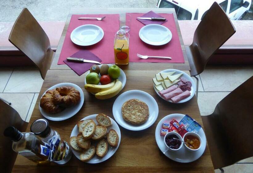 بنسيون Hostal Rural Arrobi Borda