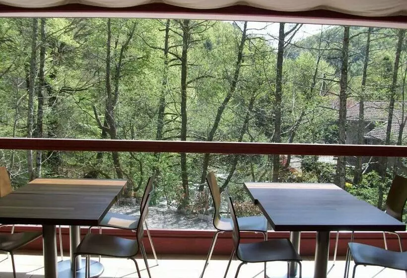 پانسیون Hostal Rural Arrobi Borda