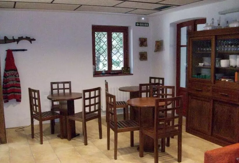 پانسیون Hostal Rural Arrobi Borda