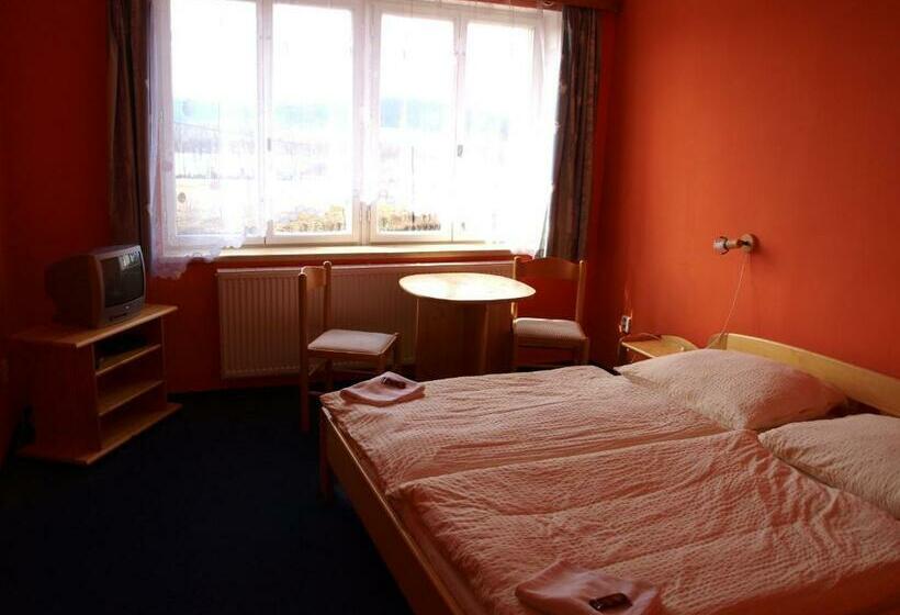 膳宿费 Penzion U Kukačků