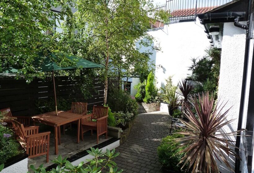 פנסיון The Waterfront