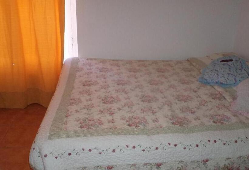 הוסטל Hostal Las Kañas