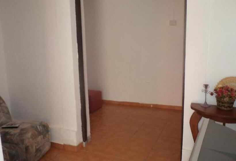 הוסטל Hostal Las Kañas