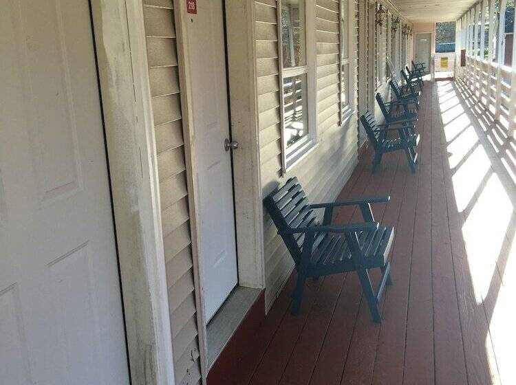 ユースホステル Waterford Inn