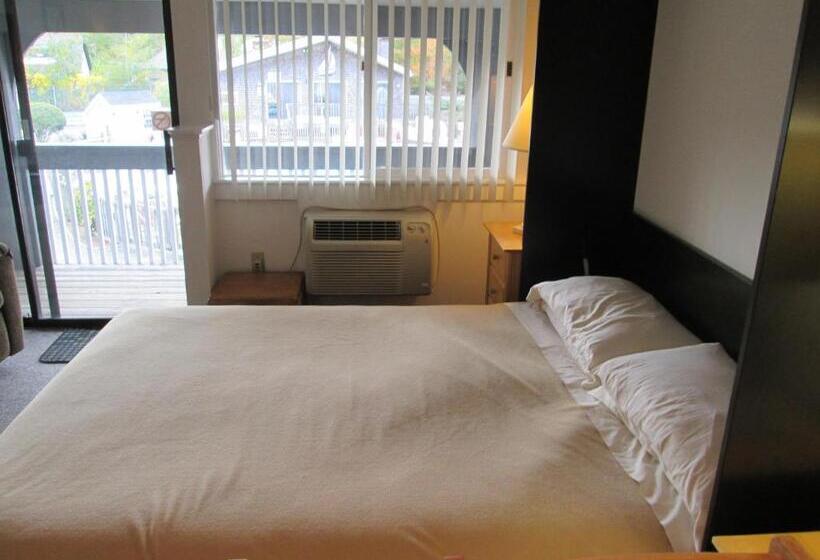 Eastwood At Provincetown