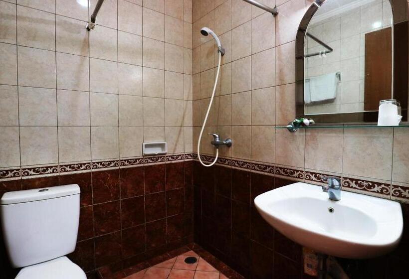 بنسيون Reddoorz Plus Near Brawijaya Museum