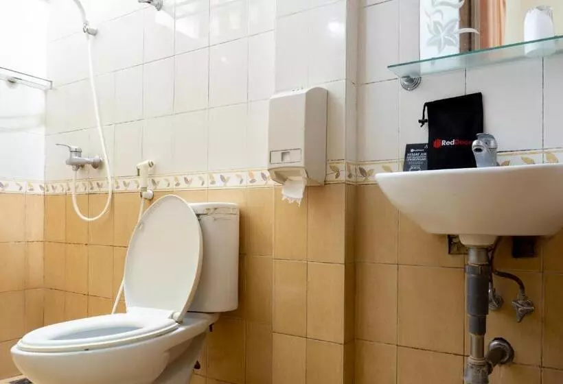 Majatalo Reddoorz Plus Near Brawijaya Museum