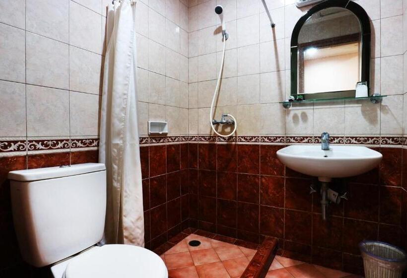 بنسيون Reddoorz Plus Near Brawijaya Museum