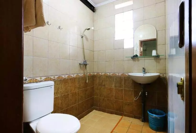 Majatalo Reddoorz Plus Near Brawijaya Museum