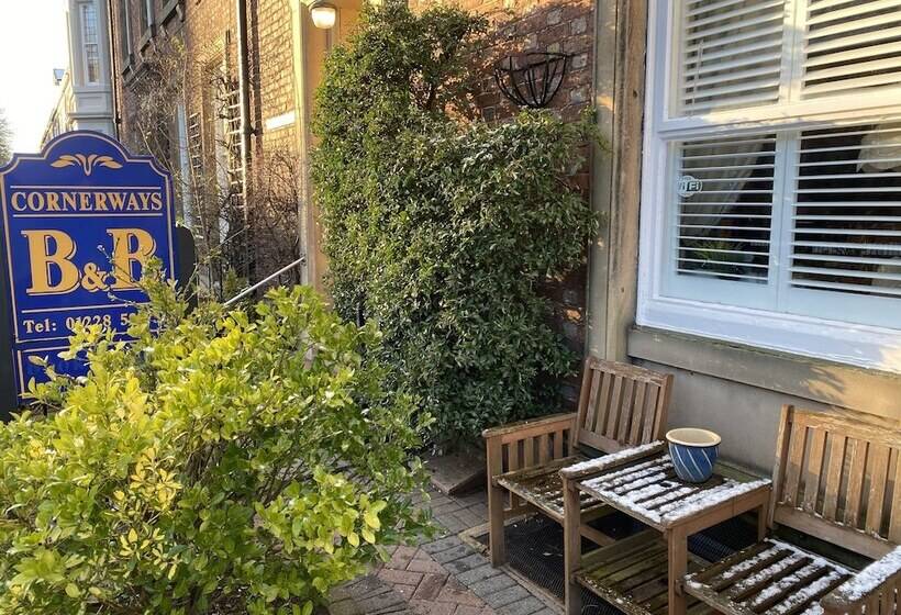 펜션 Cornerways Guest House