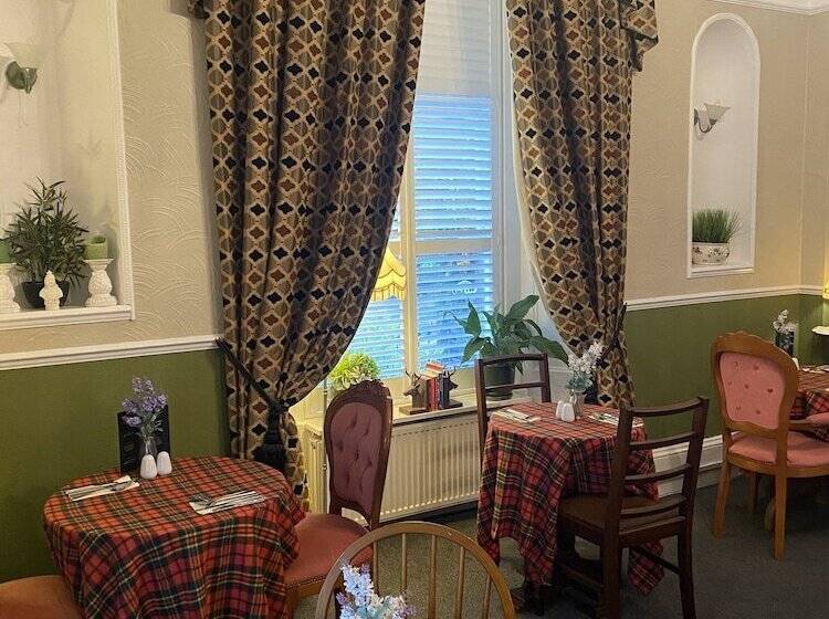 펜션 Cornerways Guest House