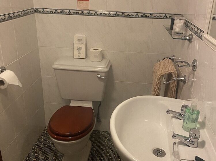 펜션 Cornerways Guest House