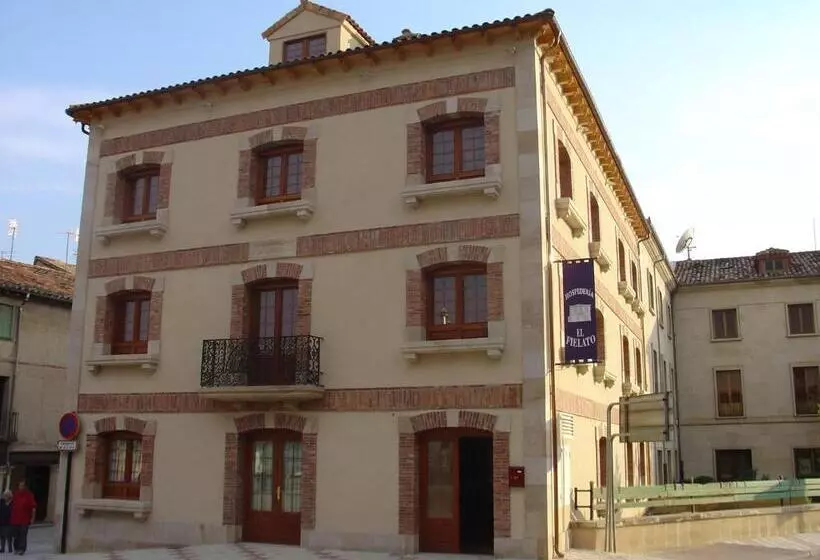 ペンション Hospederia El Fielato