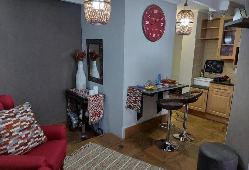 بنسيون Le Chateau Guest House And Conference Centre