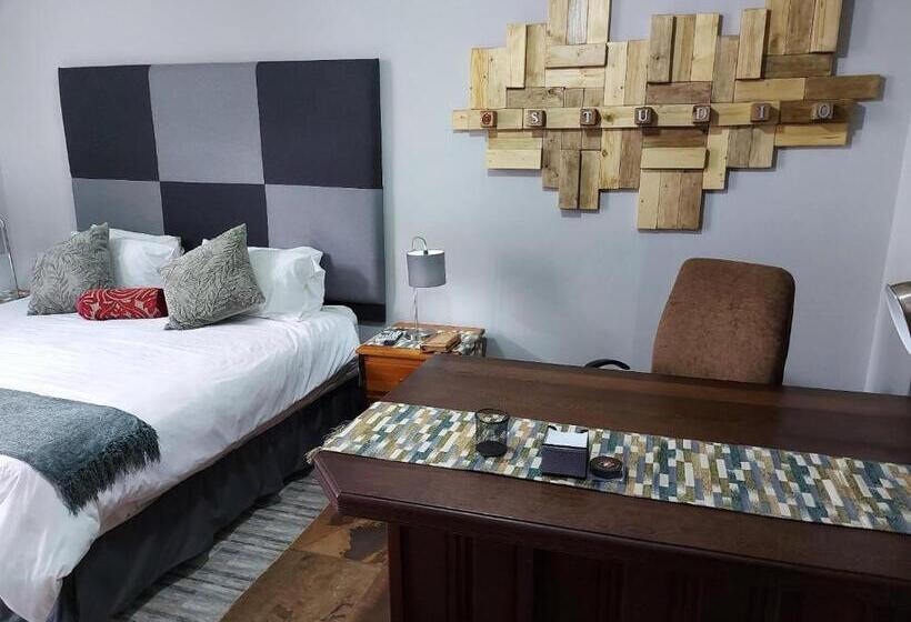 بنسيون Le Chateau Guest House And Conference Centre