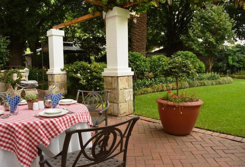 بنسيون Le Chateau Guest House And Conference Centre