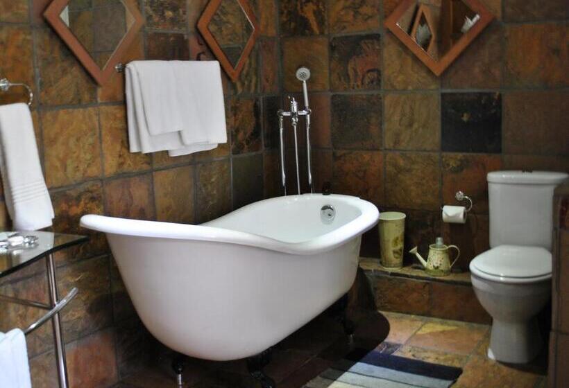 بنسيون Le Chateau Guest House And Conference Centre