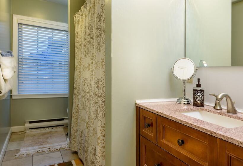 Hostel Bouchard Restaurant & Inn